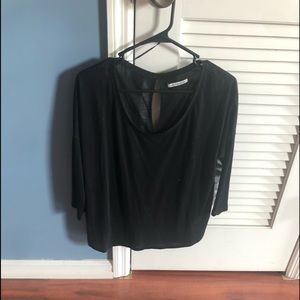 Keyhole cut out quarter sleeve tee